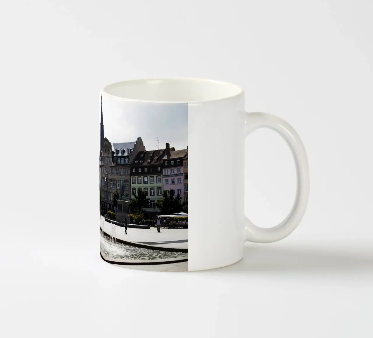 Strasburgo, Francia tazza in ceramica da Simon Koy