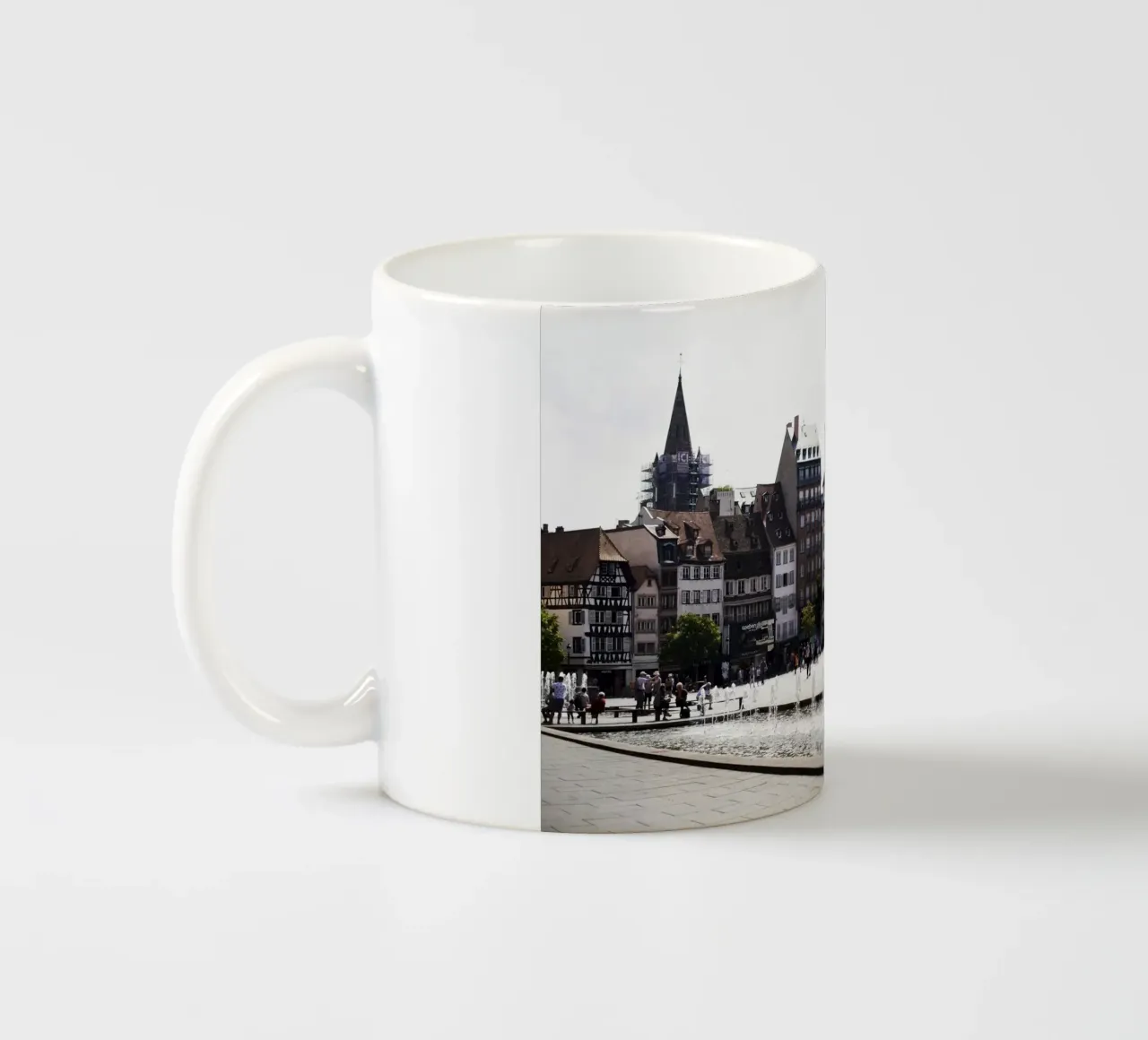 Strasburgo, Francia tazza in ceramica da Simon Koy