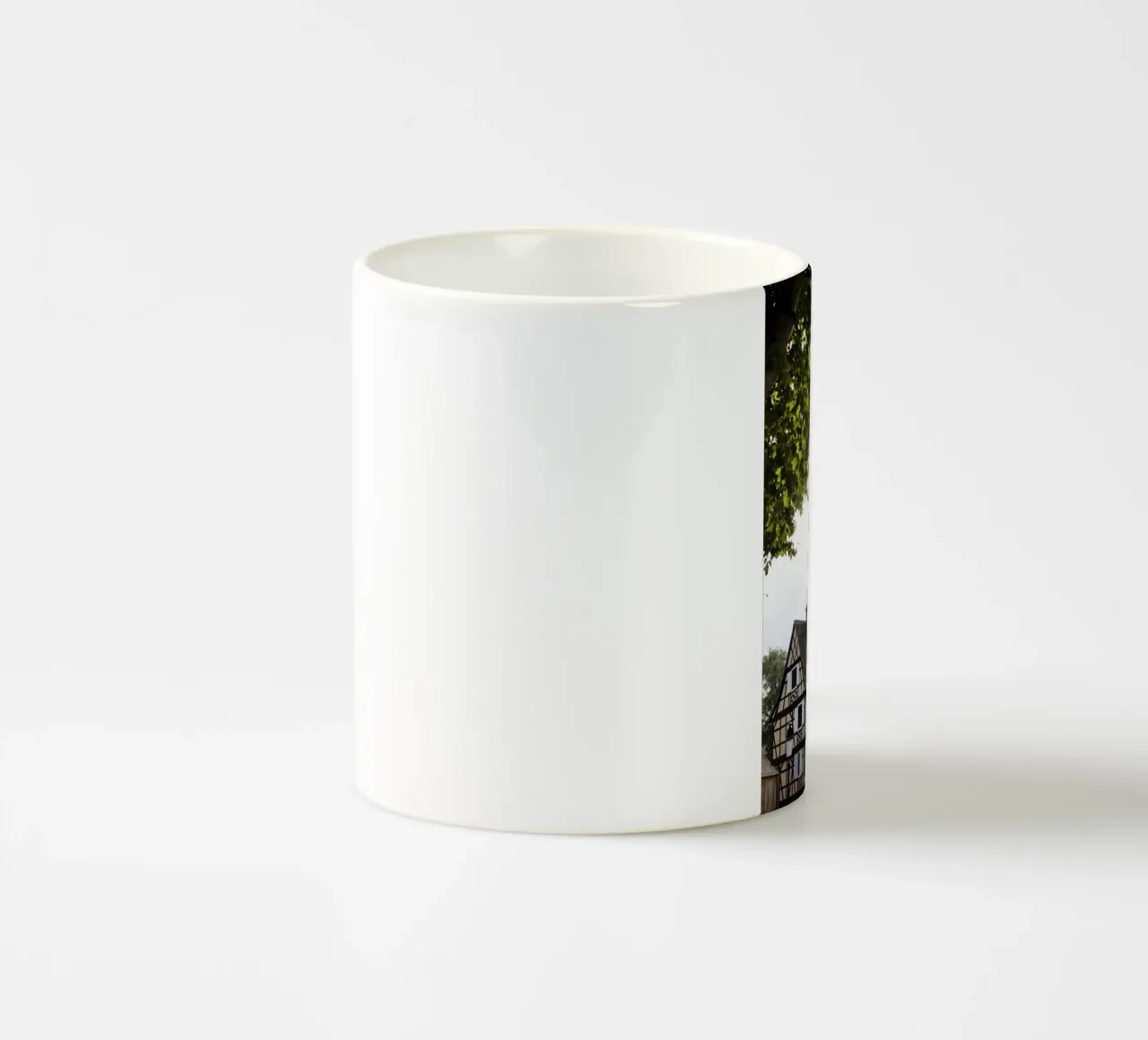 Case a graticcio a Strasburgo (Francia) tazza in ceramica da Simon Koy