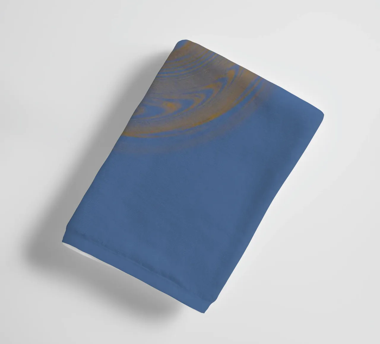 Motif circulaire abstrait et dynamique en jaune et bleu serviette de bain de Something for you