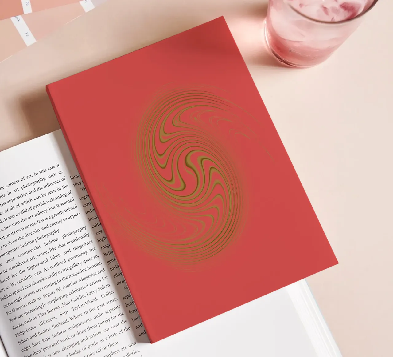 Motif circulaire abstrait et dynamique en rose et jaune carnet de notes de Something for you