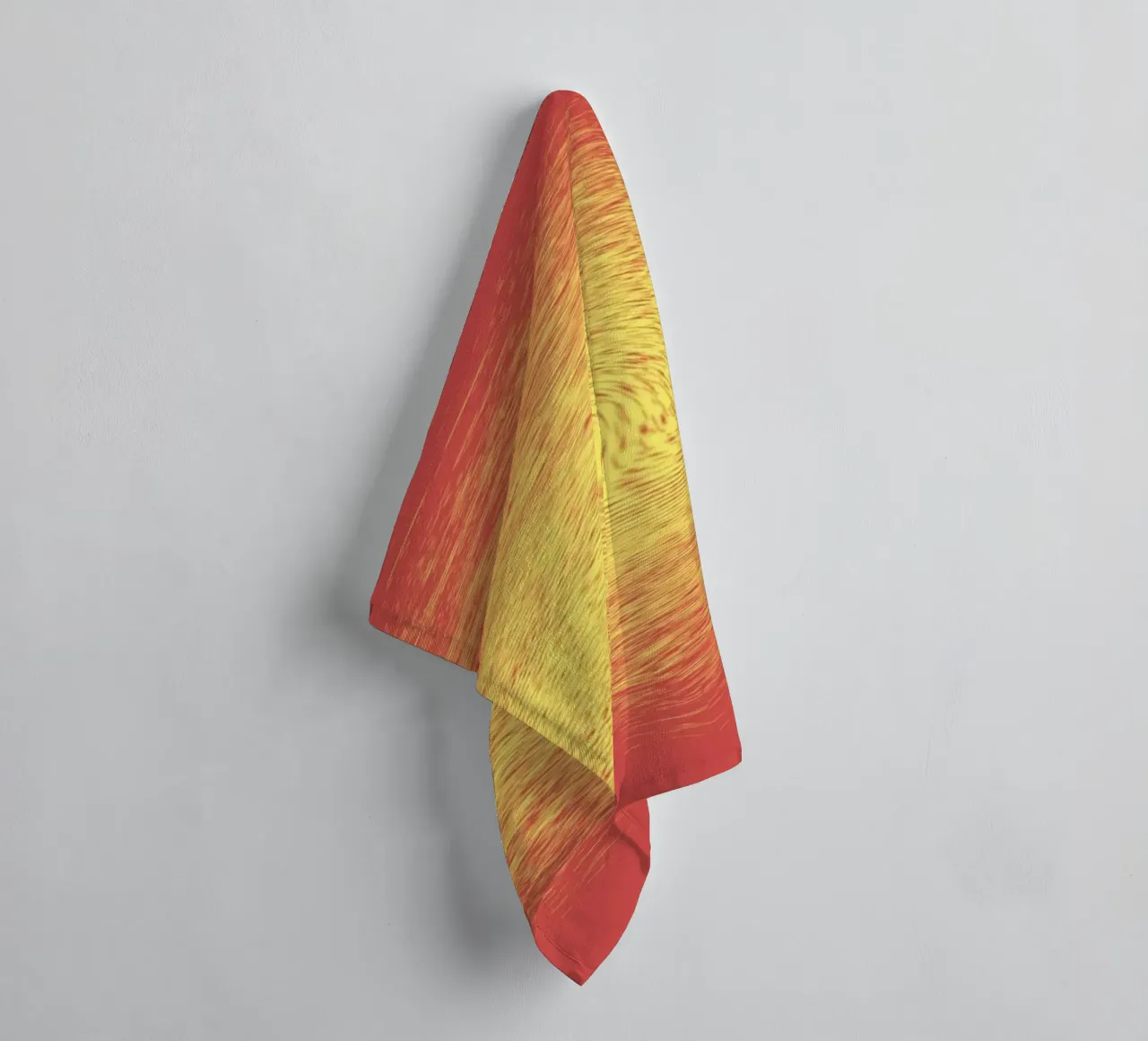 Motif dynamique abstrait en rouge et jaune serviette de bain de Something for you
