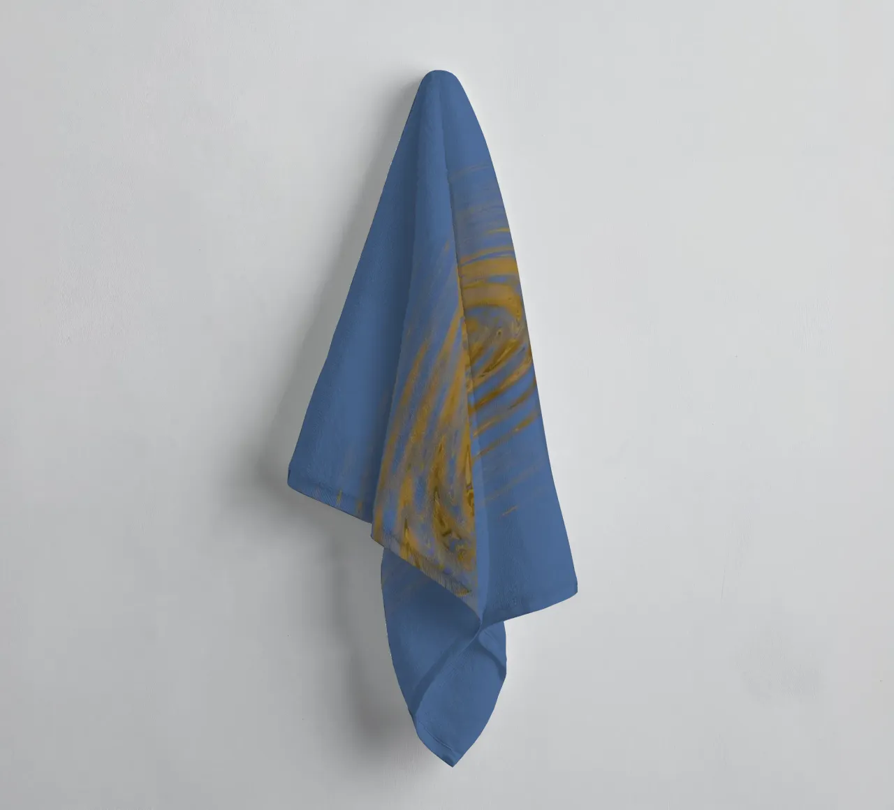 Motif circulaire abstrait et dynamique en bleu et jaune serviette de bain de Something for you