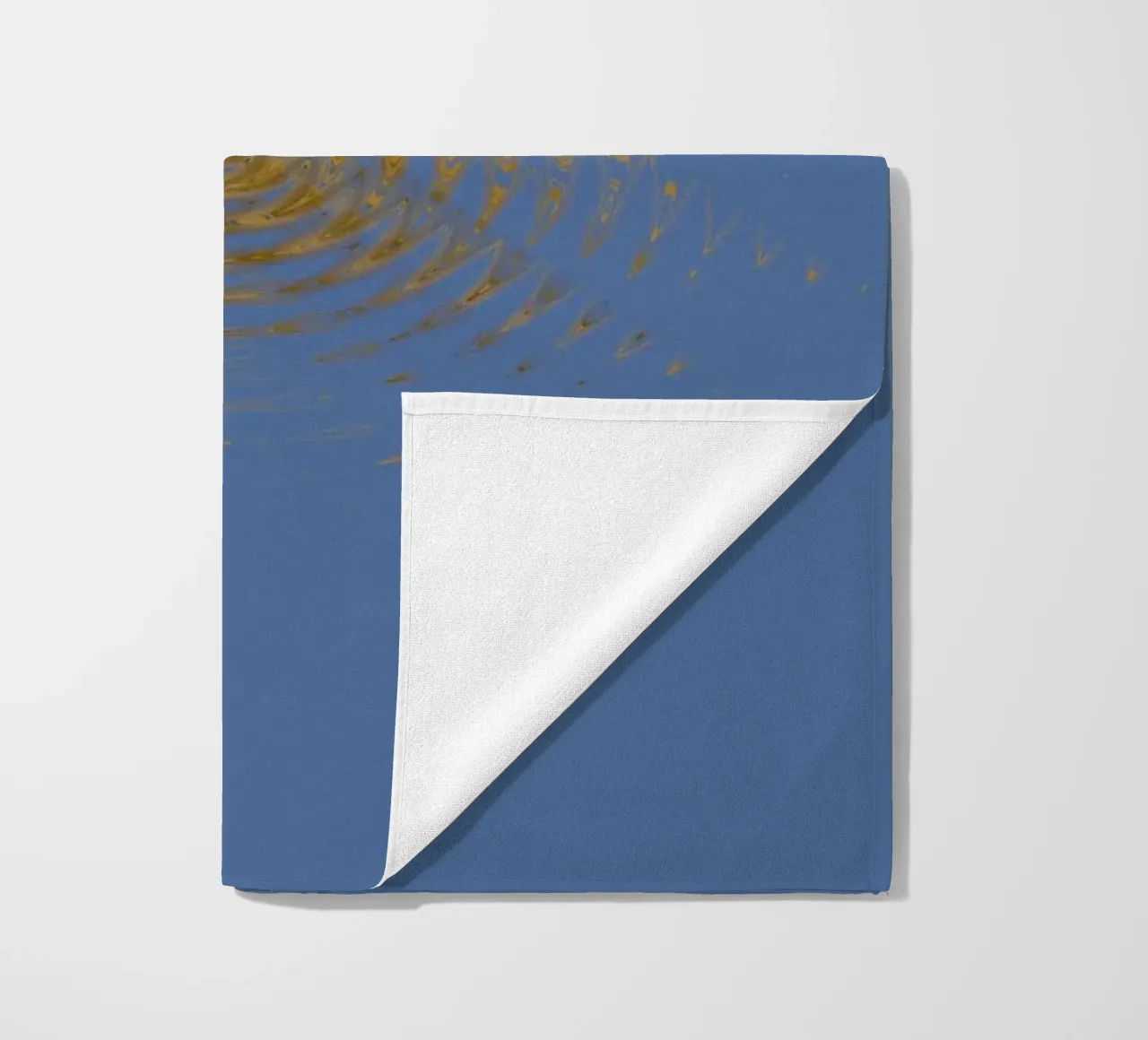 Motif circulaire abstrait et dynamique en bleu et jaune serviette de plage de Something for you