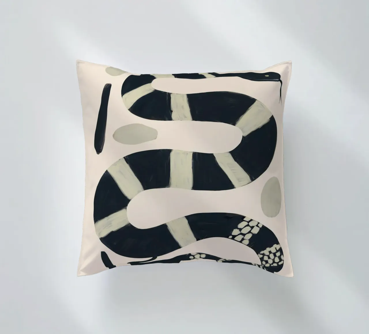 Serpente bianco e nero cuscino da ThingDesign