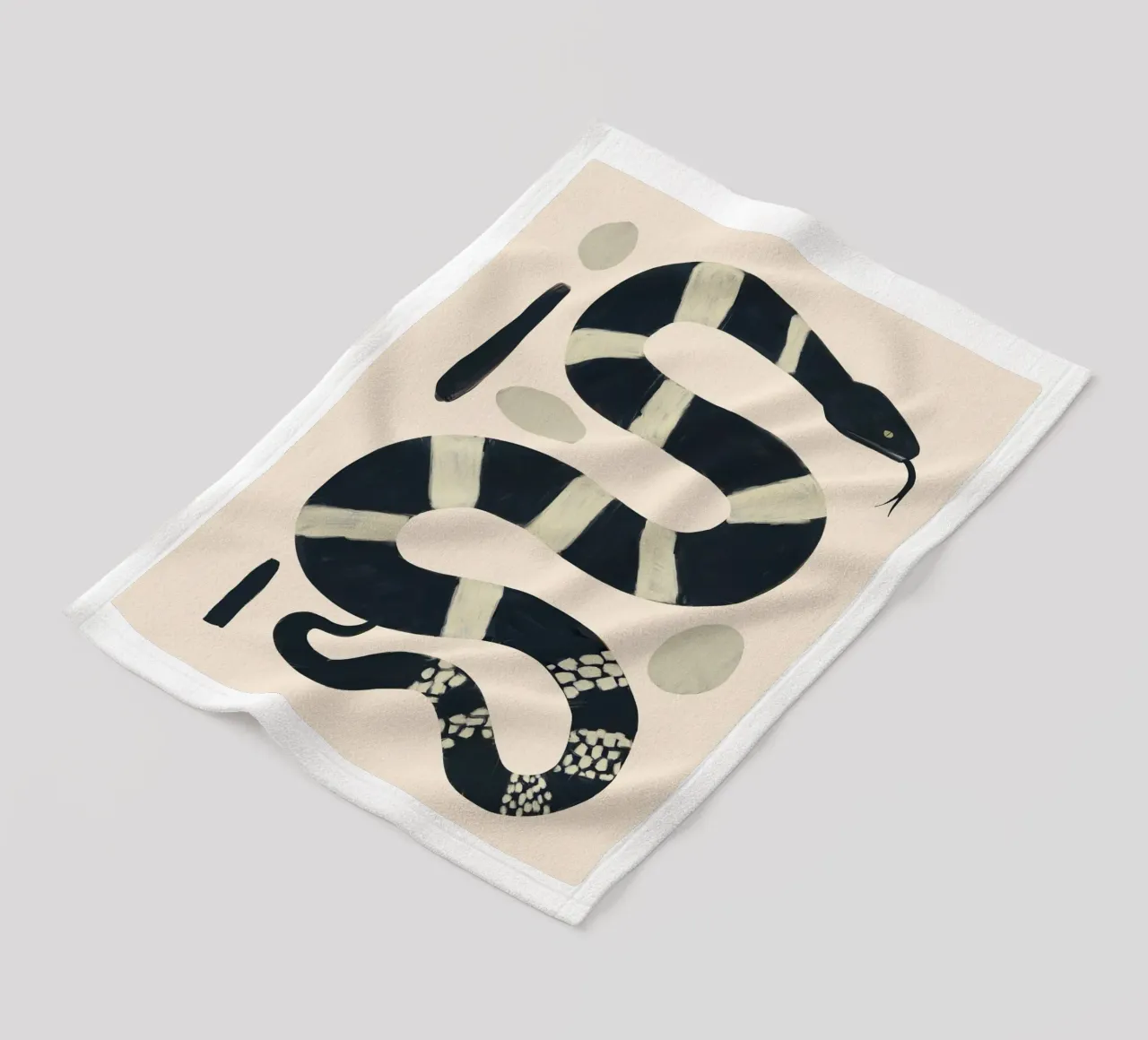 Serpente bianco e nero coperta in pile da ThingDesign