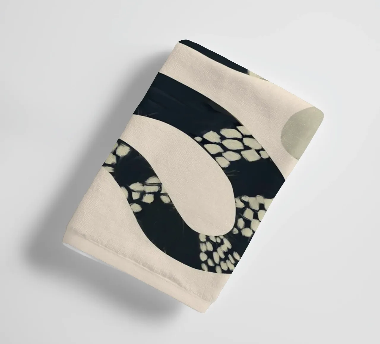 Serpente bianco e nero asciugamano da bagno da ThingDesign