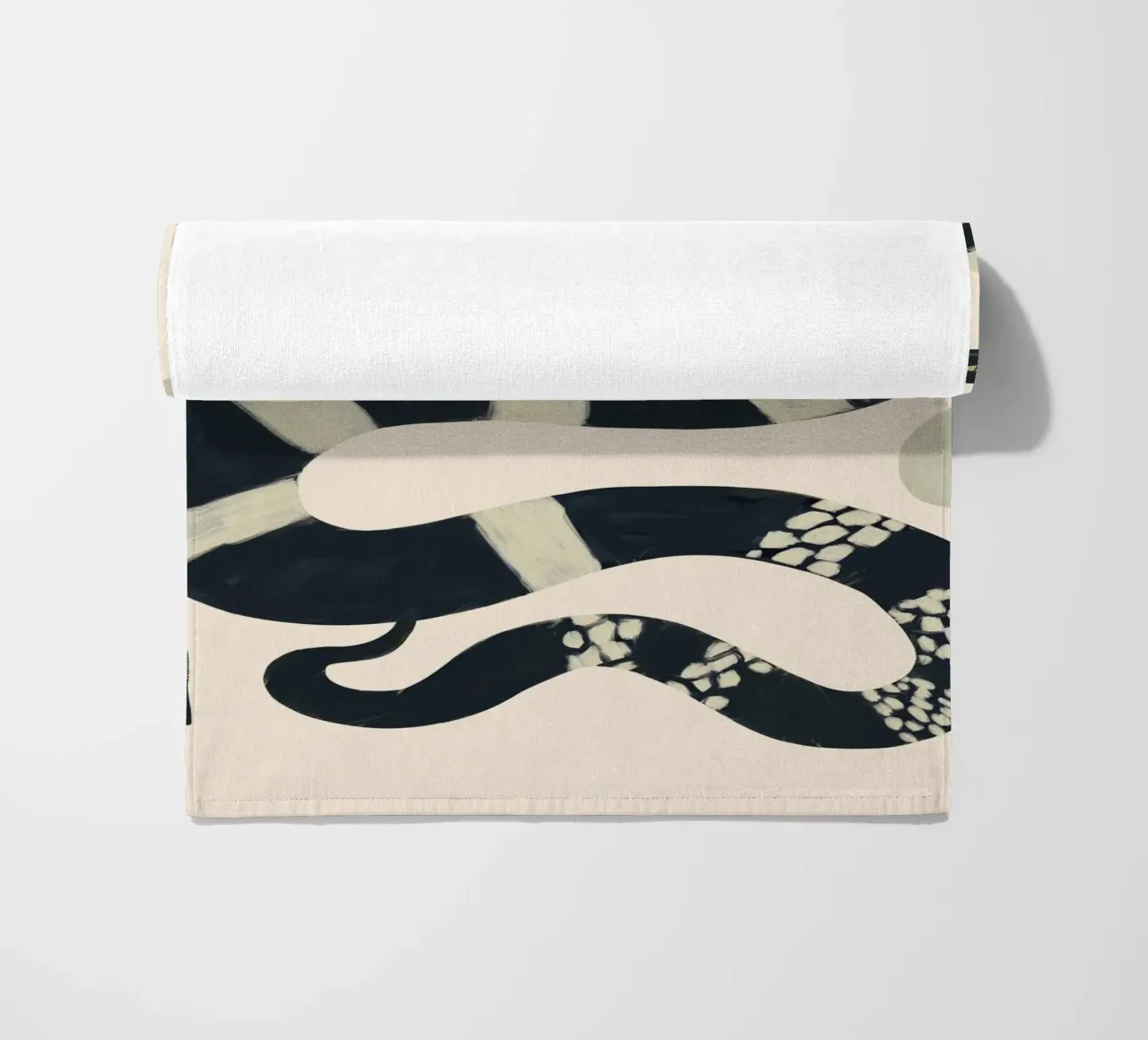 Serpente bianco e nero telo mare da ThingDesign