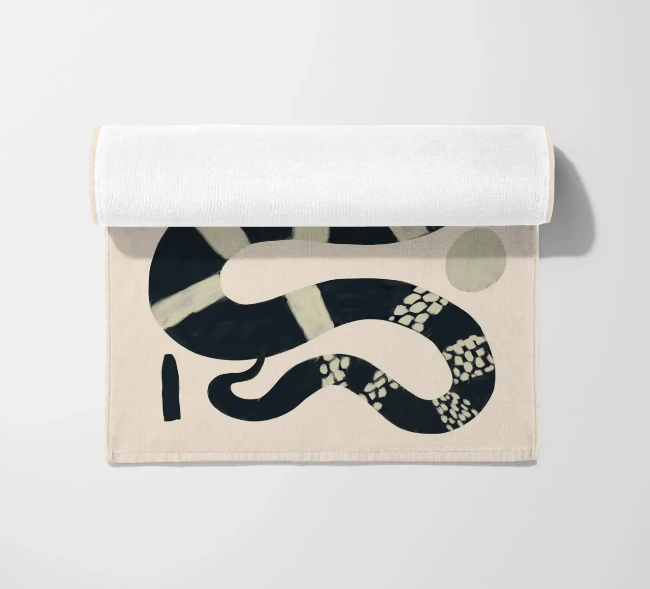 Serpente bianco e nero telo mare da ThingDesign