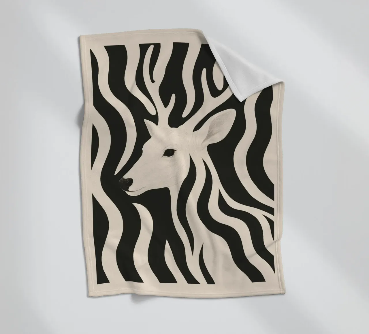 Cervo in bianco e nero coperta in pile da ThingDesign