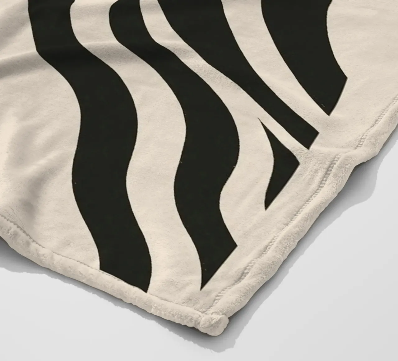 Cervo in bianco e nero coperta in pile da ThingDesign