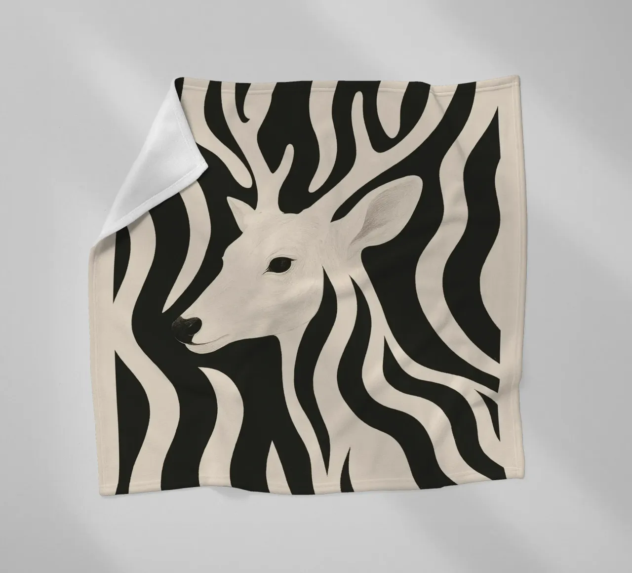 Cervo in bianco e nero coperta in pile da ThingDesign