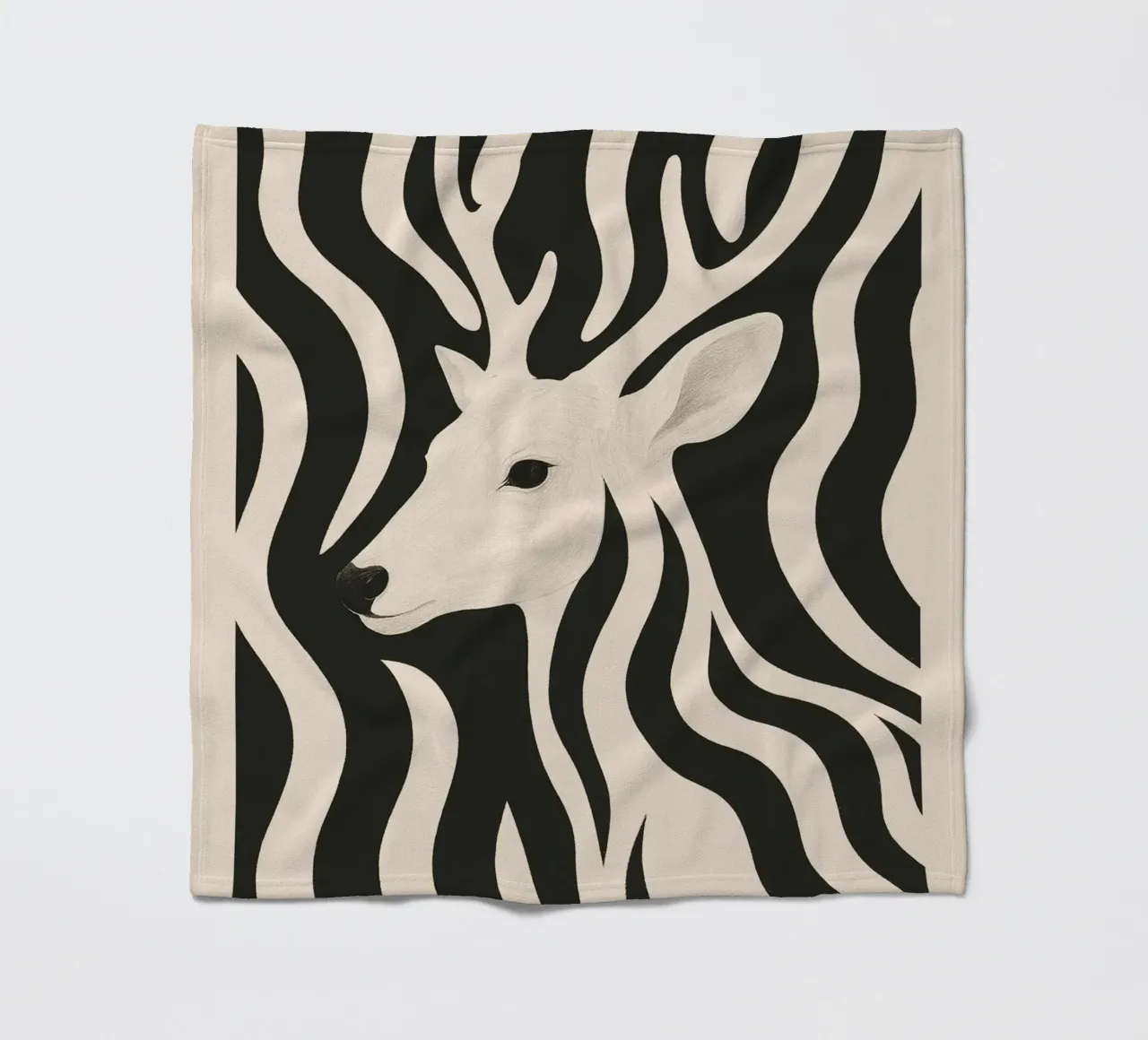 Cervo in bianco e nero coperta in pile da ThingDesign
