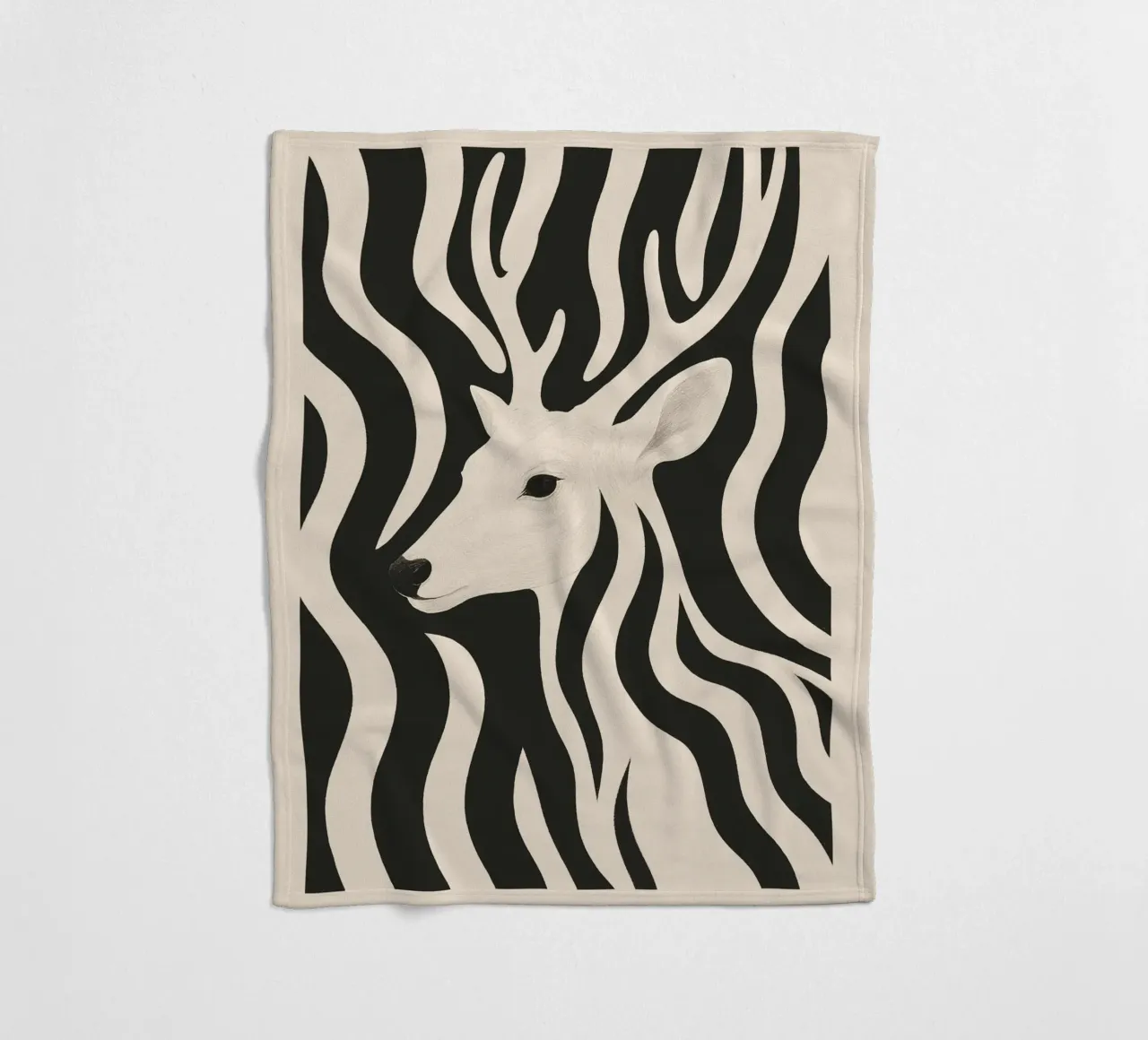 Cervo in bianco e nero coperta in pile da ThingDesign