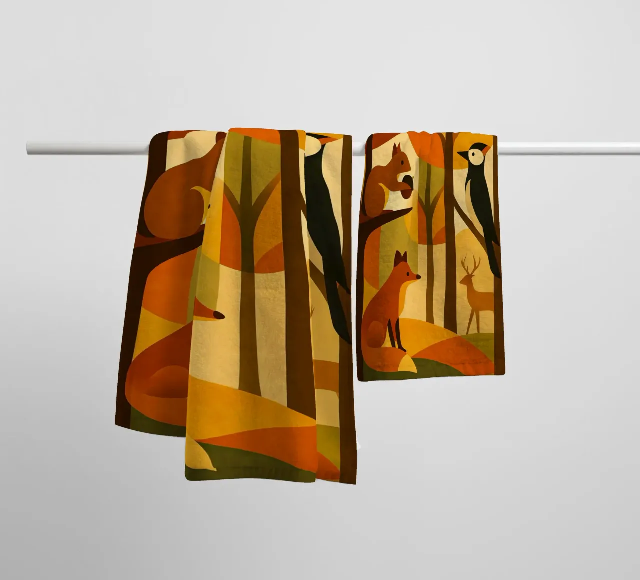 Scoiattolo, volpe e cervo in una foresta autunnale asciugamano da bagno da ARTOMATIC