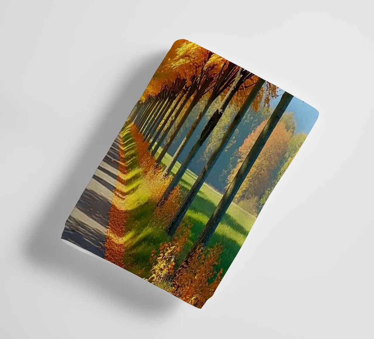 Albero_alleato_autunno_1 asciugamano da bagno da Fantasie & Mystikwelten by LK