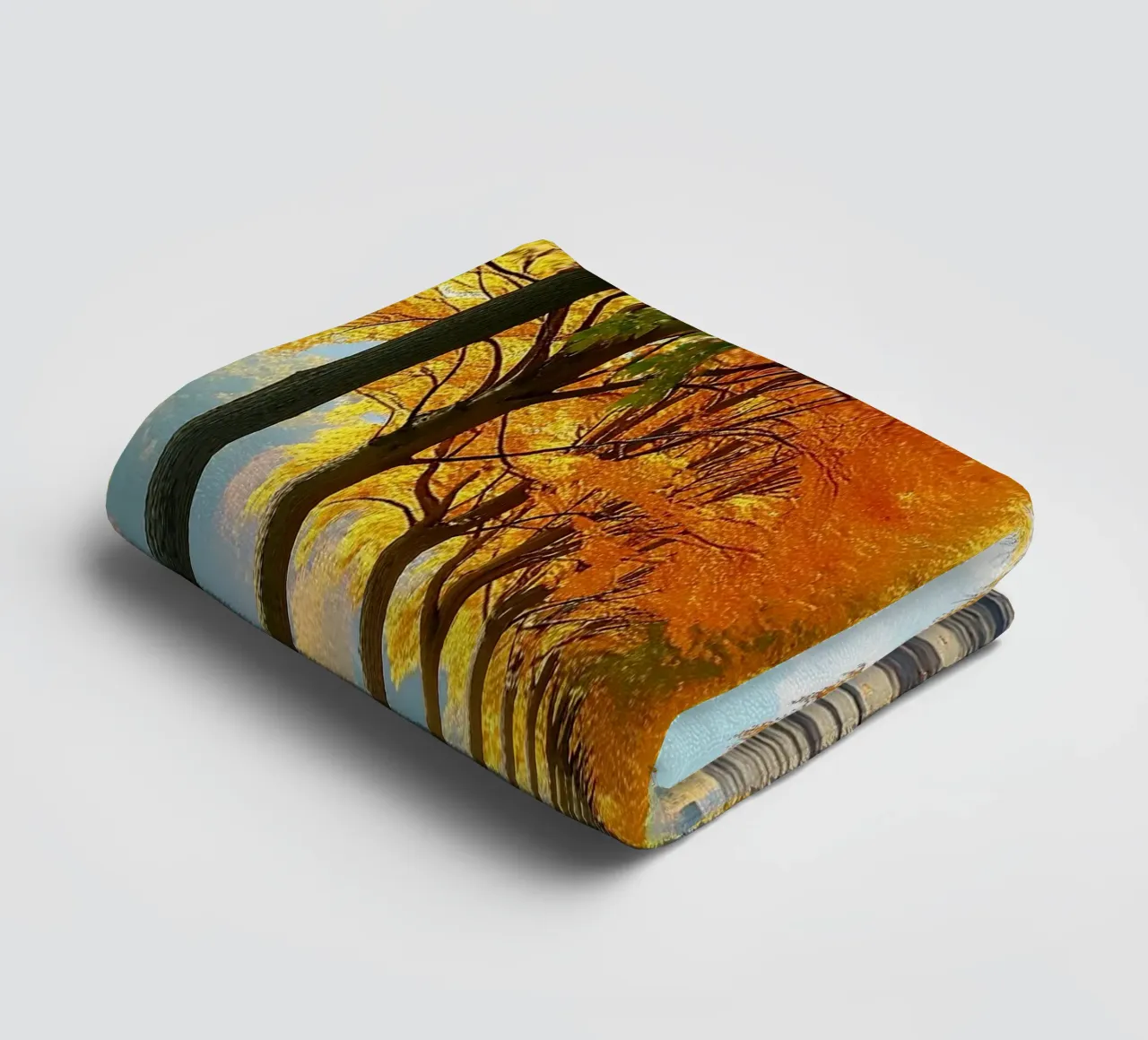 Albero_alleato_autunno_1 asciugamano da bagno da Fantasie & Mystikwelten by LK