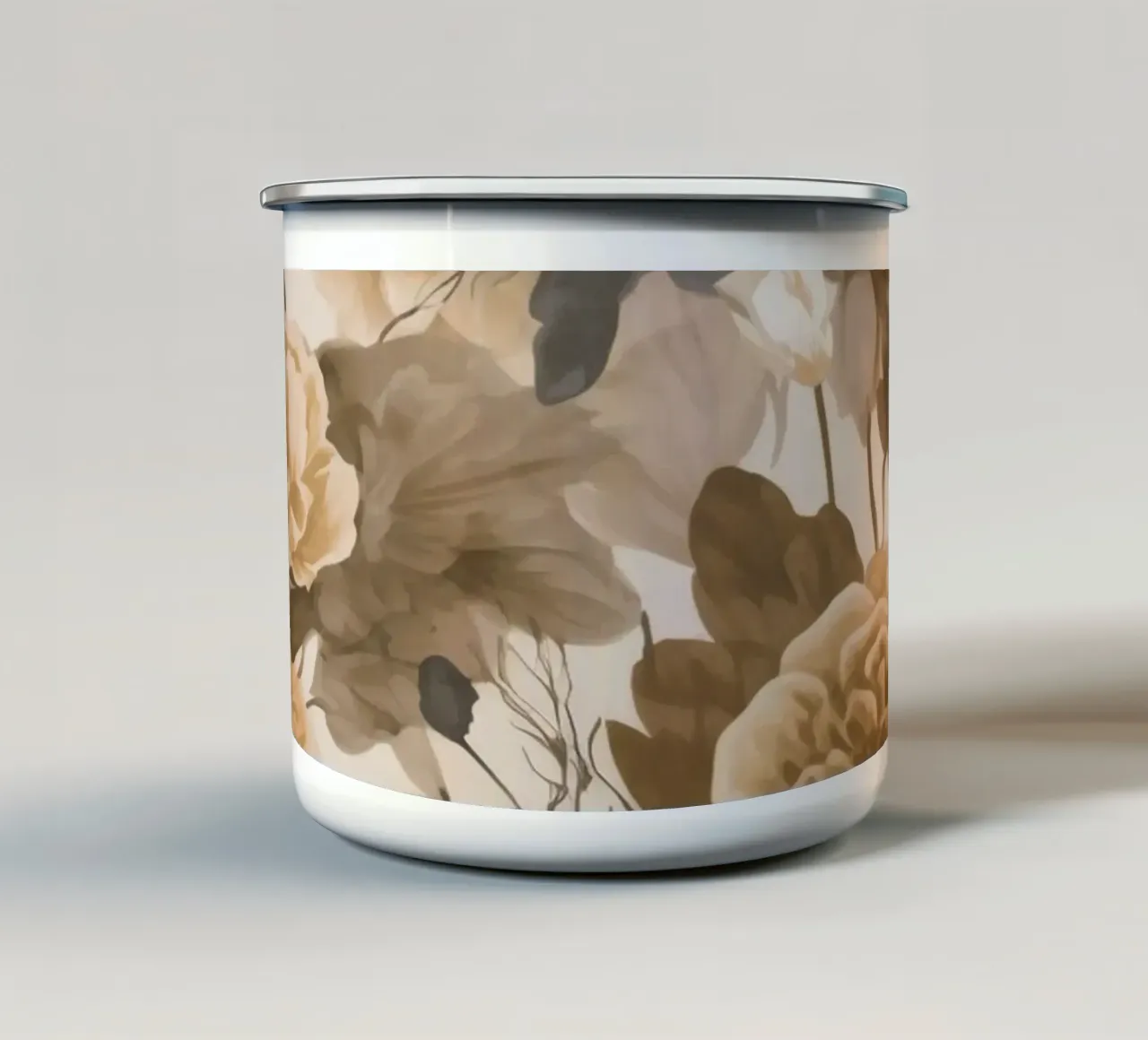 Rose barocche design floreale nostalgico in beige marrone scuro C tazza in smalto da Andrea Haase Vintage World