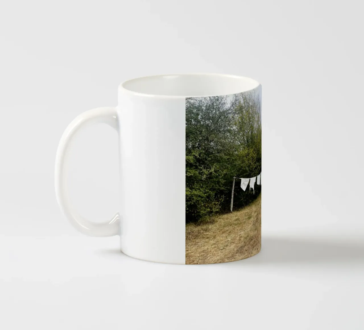 Wäscheleine a Cendry, Borgogna - Franche Comté tazza in ceramica da Simon Koy