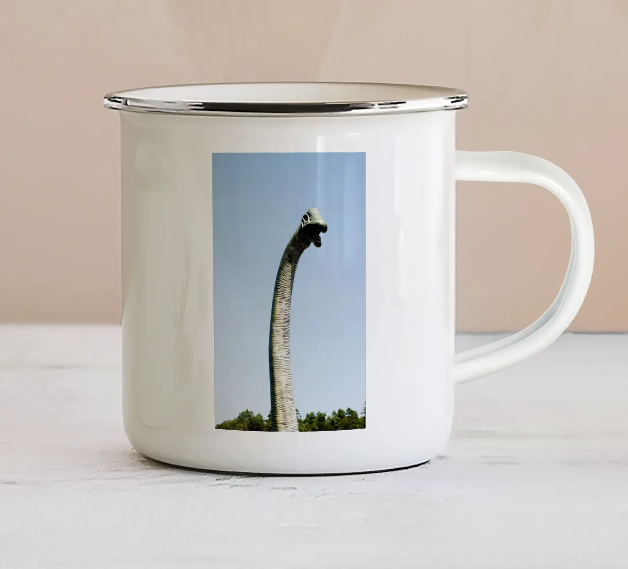 Dinoparco a Bourgogne - Franche Comté (Francia) tazza in smalto da Simon Koy