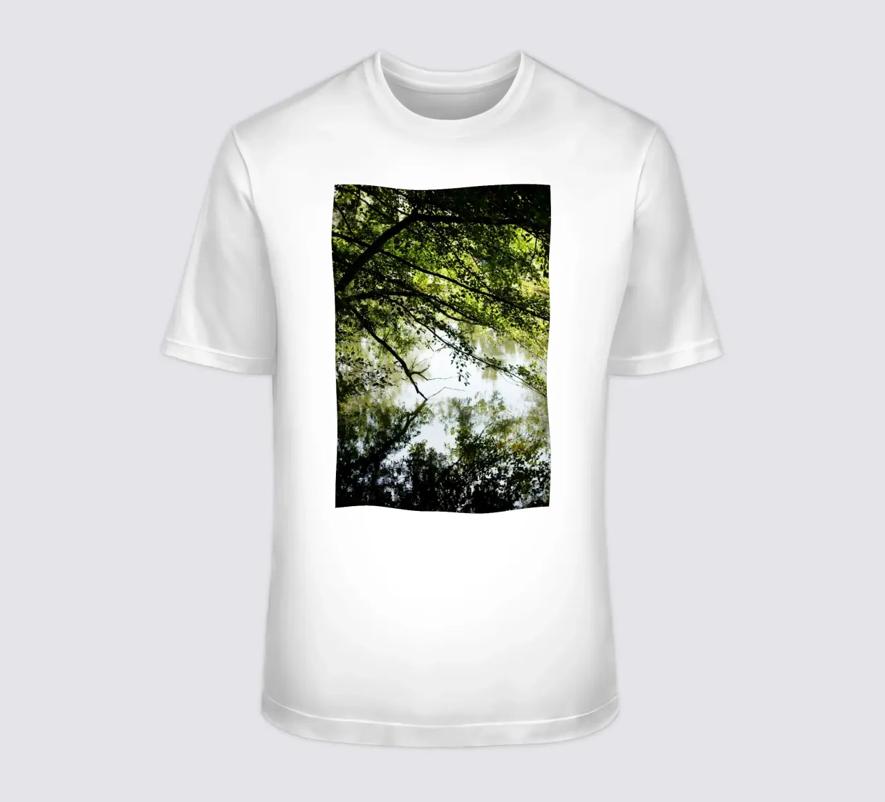 Fluss in Borgogna - Franche Comté t-shirt da Simon Koy
