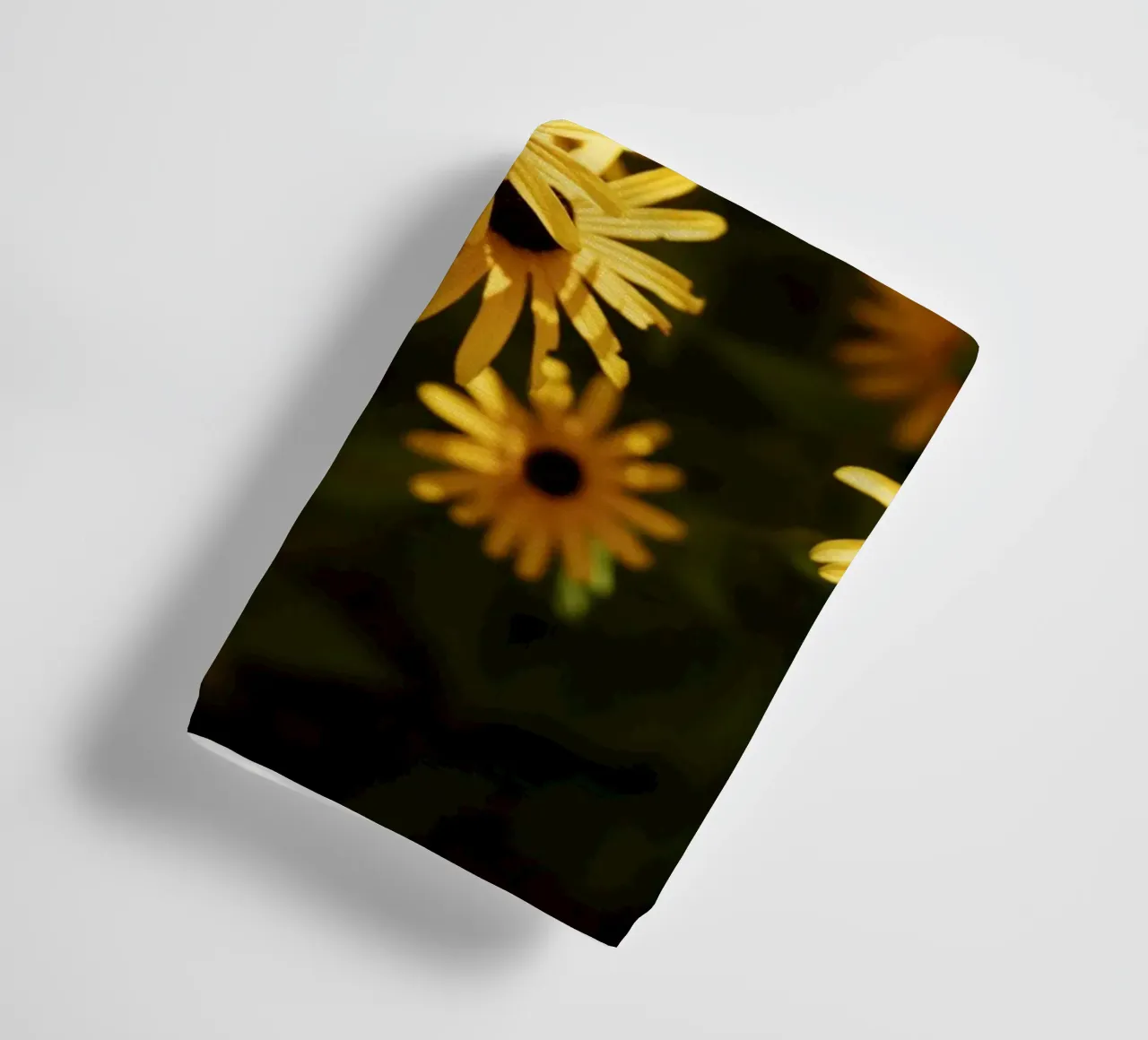 Blumen in Bourgogne - Franche Comté asciugamano da bagno da Simon Koy