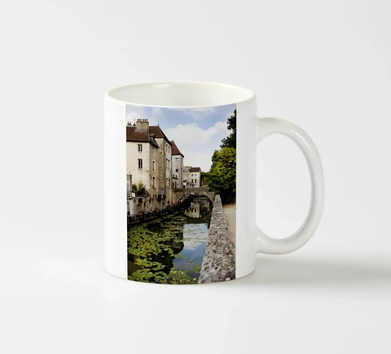 Dole in Borgogna - Franche Comté tazza in ceramica da Simon Koy