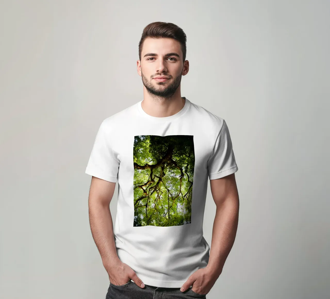 Baum in Bourgogne - Franche Comté, Frankreich t-shirt da Simon Koy