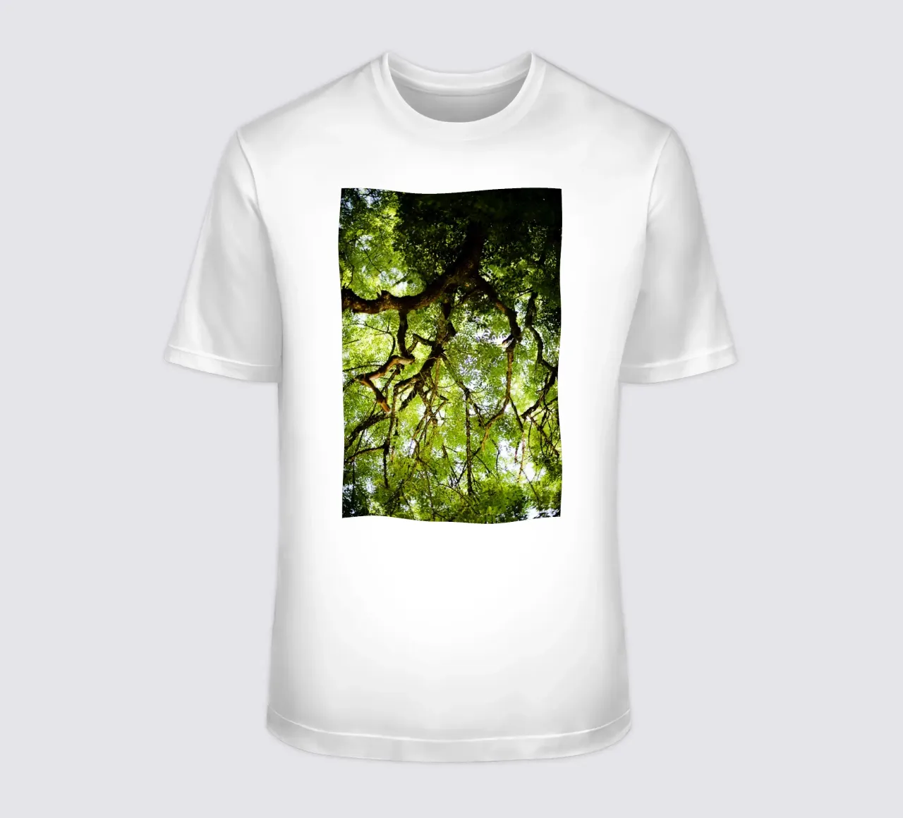 Baum in Bourgogne - Franche Comté, Frankreich t-shirt da Simon Koy