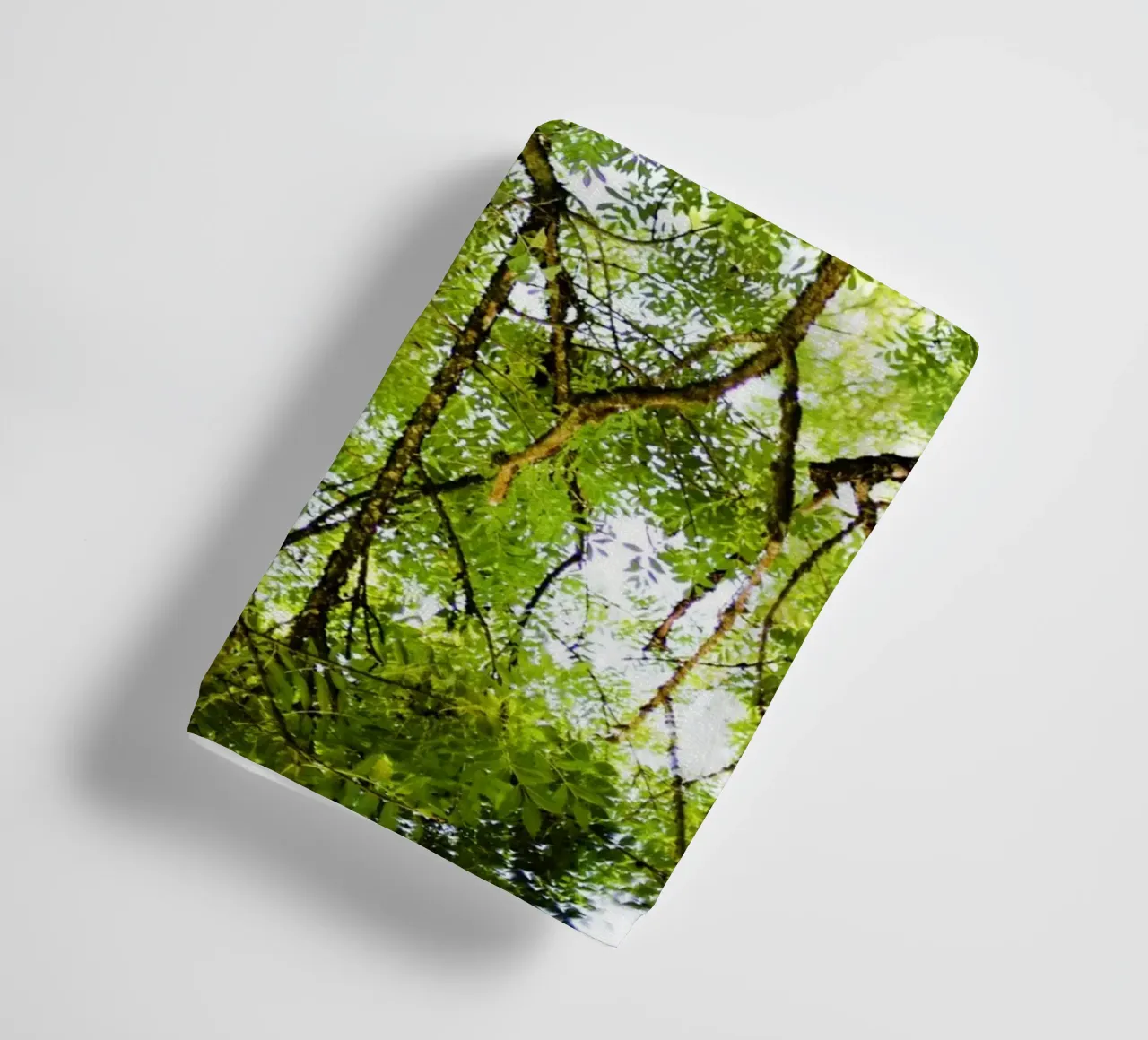 Baum in Bourgogne - Franche Comté, Frankreich asciugamano da bagno da Simon Koy