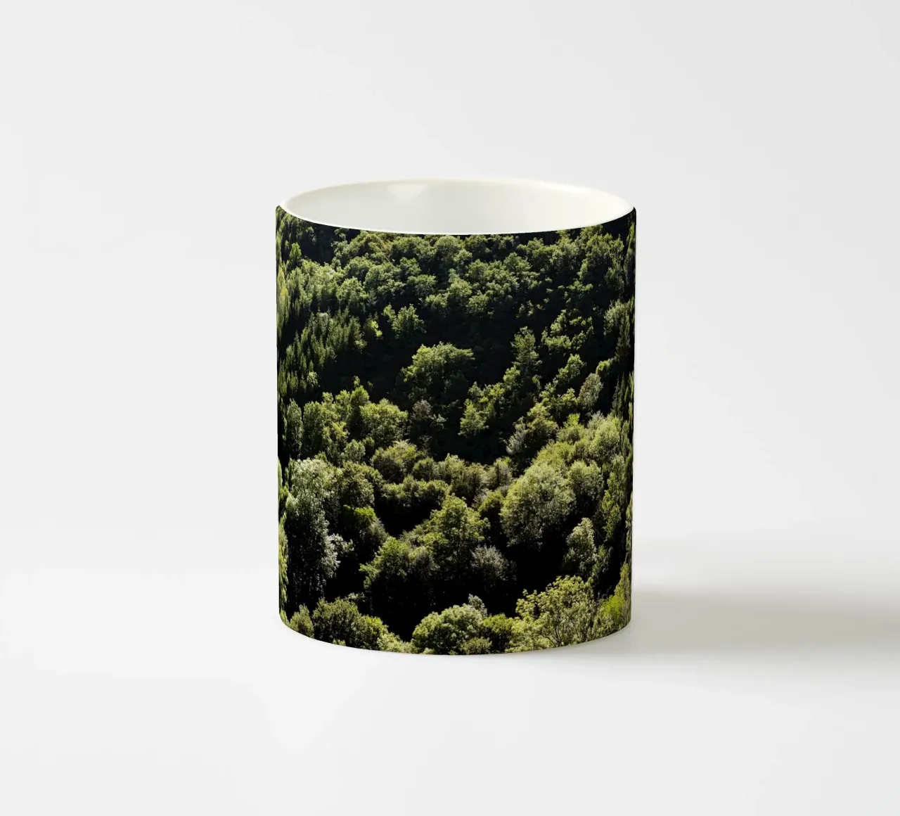 Wald in Bourgogne - Franche Comté, Frankreich tazza in ceramica da Simon Koy