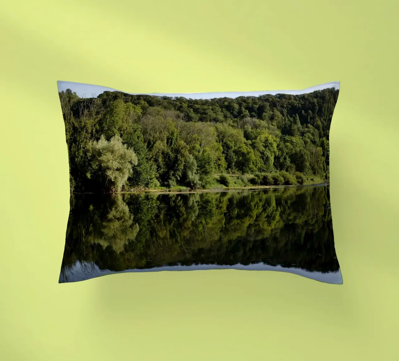 Doubs in Bourgogne - Franche Comté, Frankreich cuscino da Simon Koy