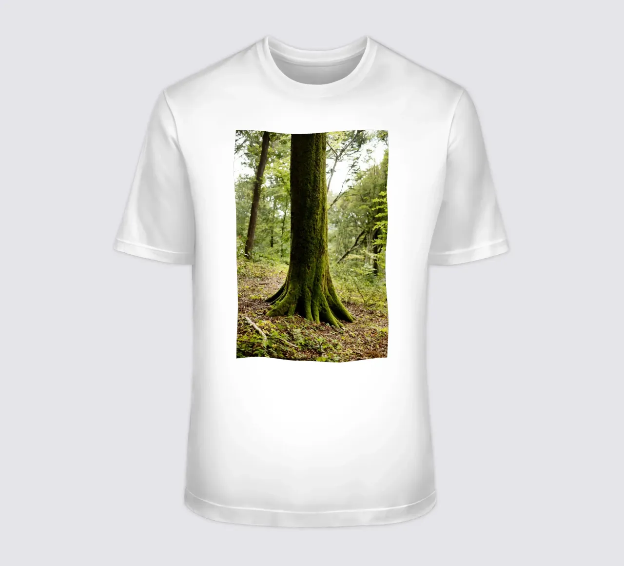 Baum in Bourgogne - Franche Comté, Frankreich t-shirt da Simon Koy
