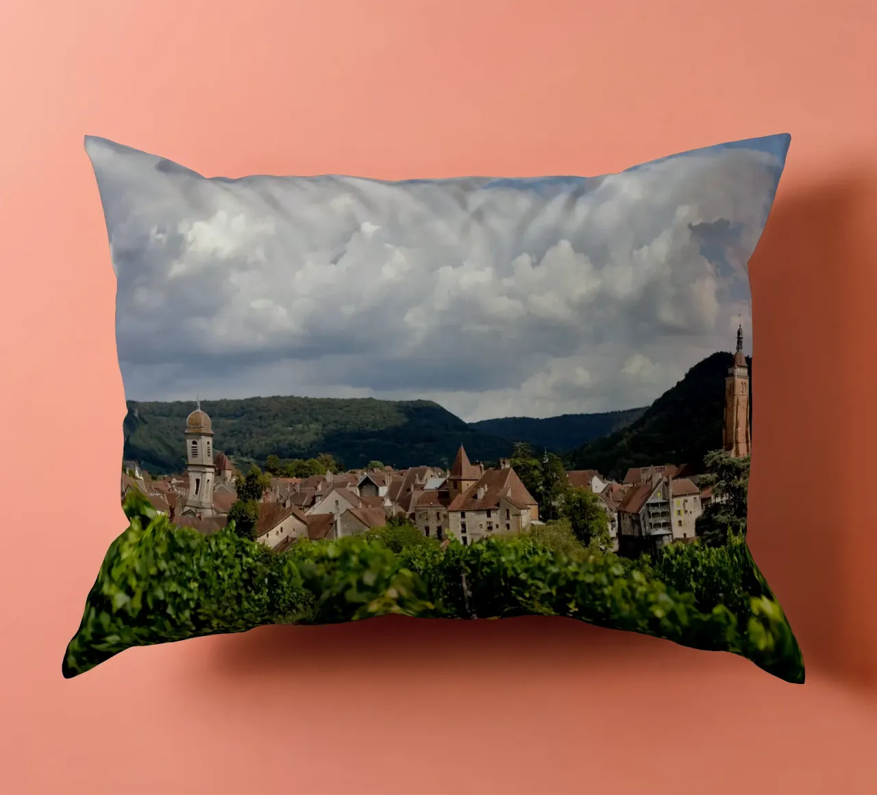 Arbois in Bourgogne - Franche Comté, Frankreich cuscino da Simon Koy