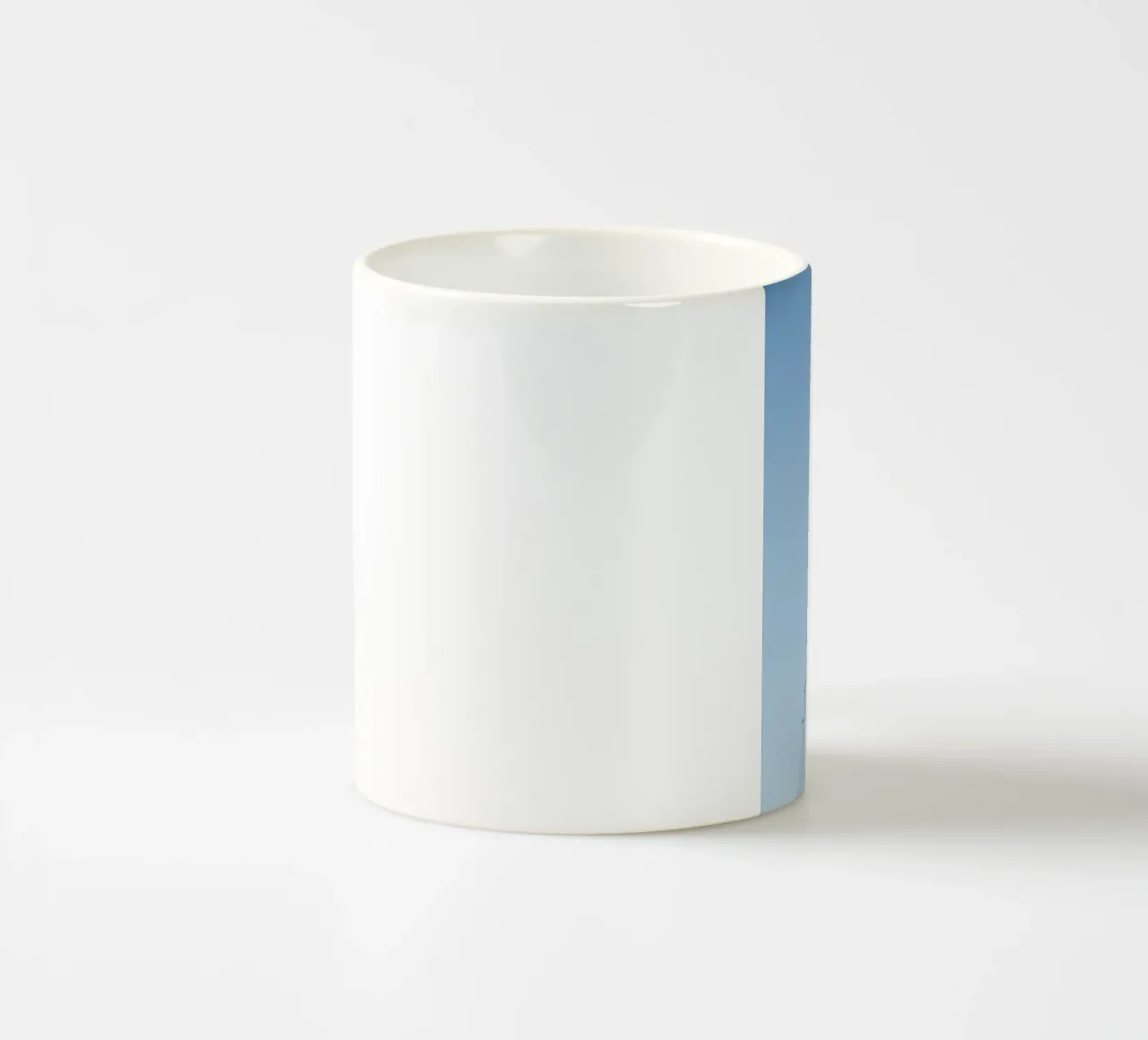 Uccelli sulle linee elettriche in Bourgogne - Franche Comté tazza in ceramica da Simon Koy