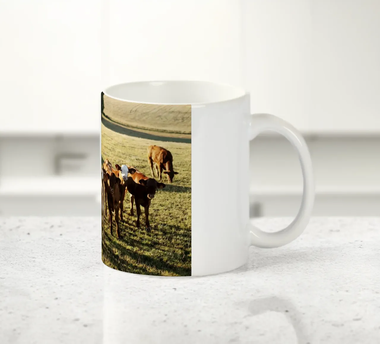 Kühe in Bourgogne - Franche Comté, Frankreich tazza in ceramica da Simon Koy