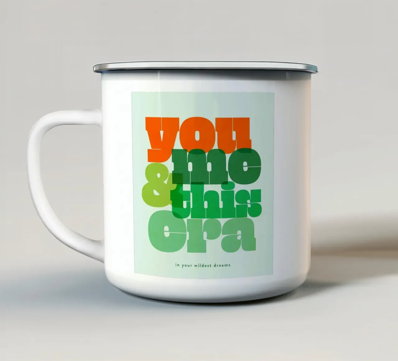 Tu, io e quest'epoca - Tipografia retro Dopamina tazza in smalto da Dominique Vari Words