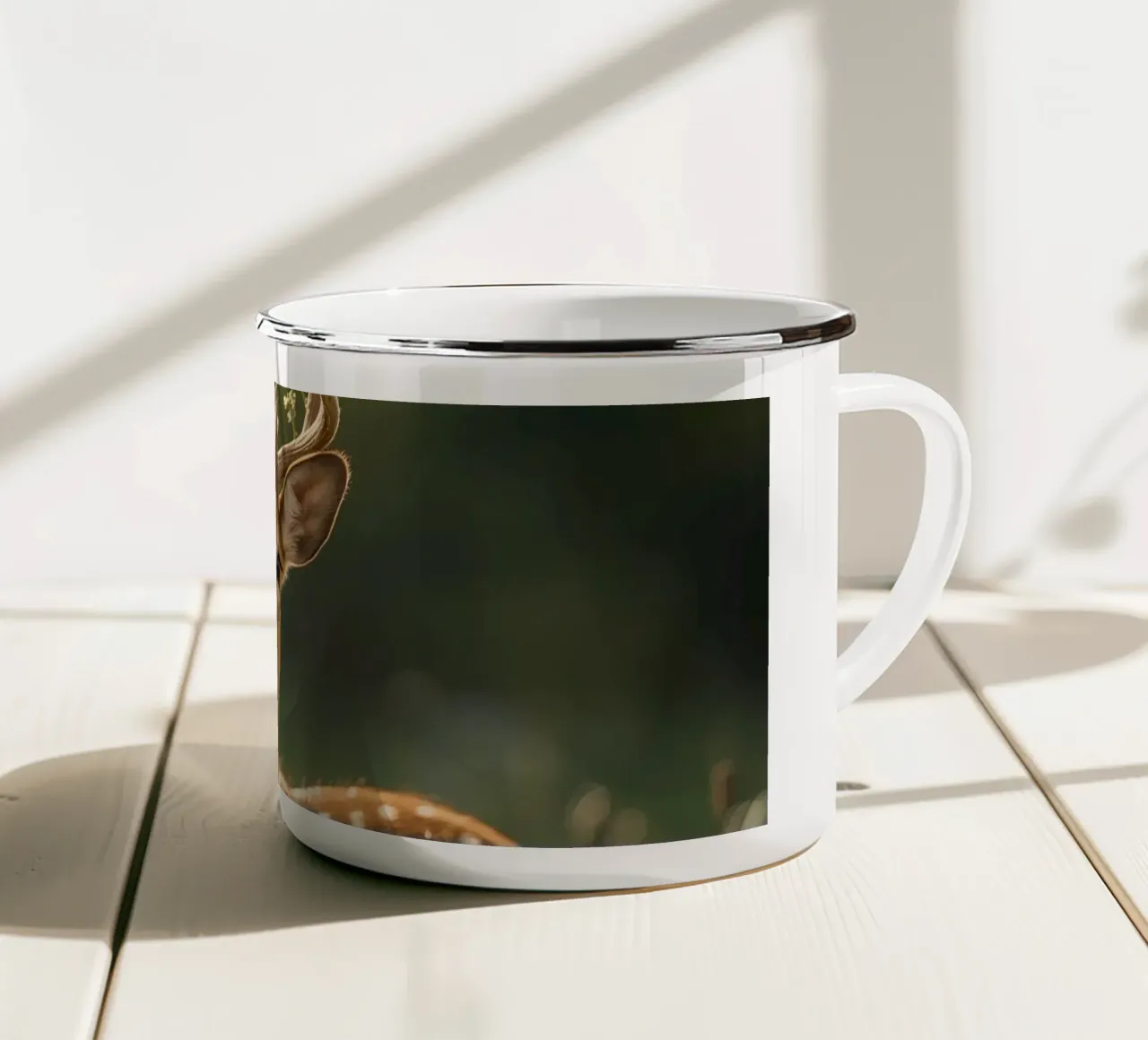 Cervo carino con fiori sulle corna tazza in smalto da DesignDoodle