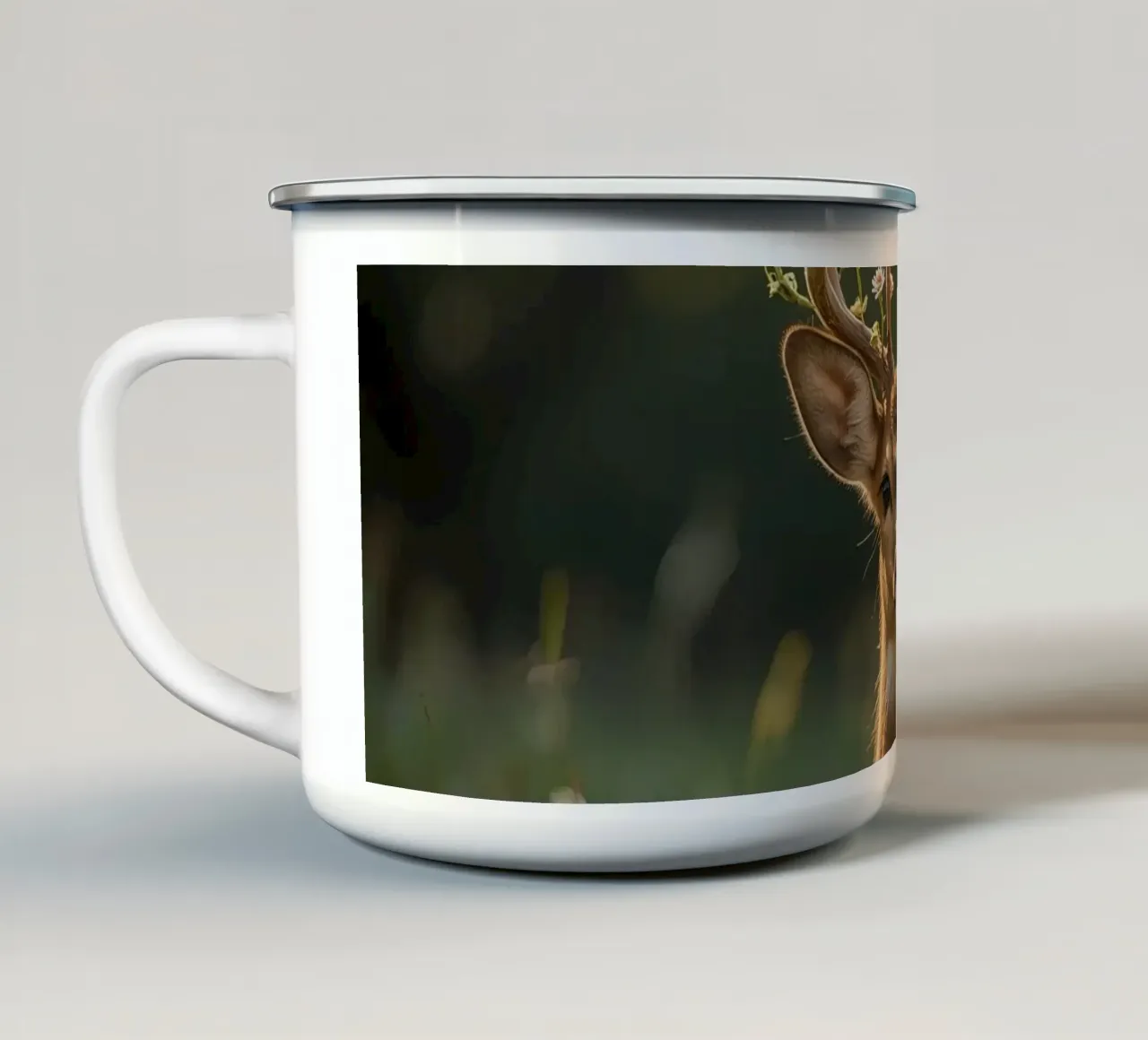 Cervo carino con fiori sulle corna tazza in smalto da DesignDoodle