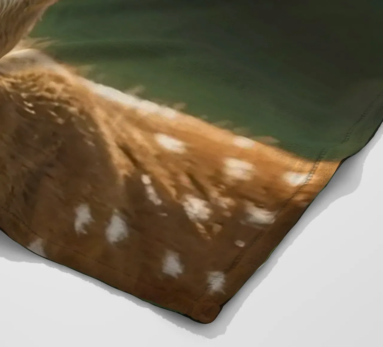 Cervo carino con fiori sulle corna coperta in pile da DesignDoodle
