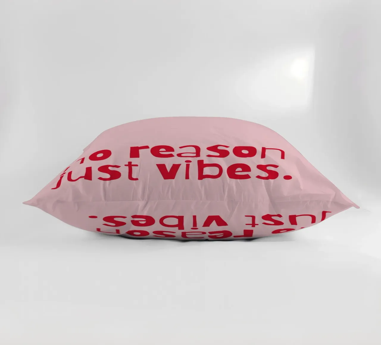 no reason just vibes. cuscino da PurePeachStudio