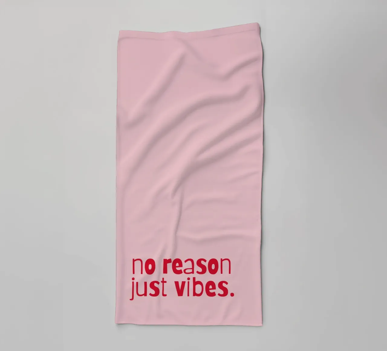 no reason just vibes. toalla de baño de PurePeachStudio