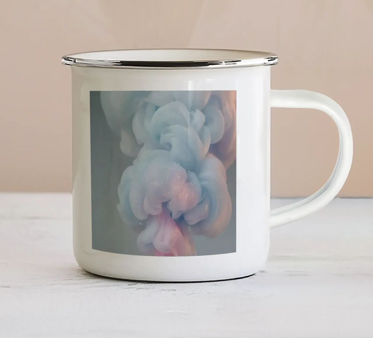 Drago giocattolo con fumo pastello e glitter tazza in smalto da DesignDoodle