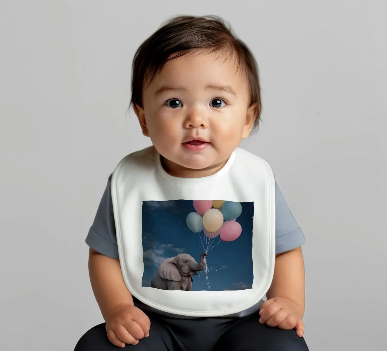 Elefante carino con palloncini in mano di notte bavaglino da DesignDoodle