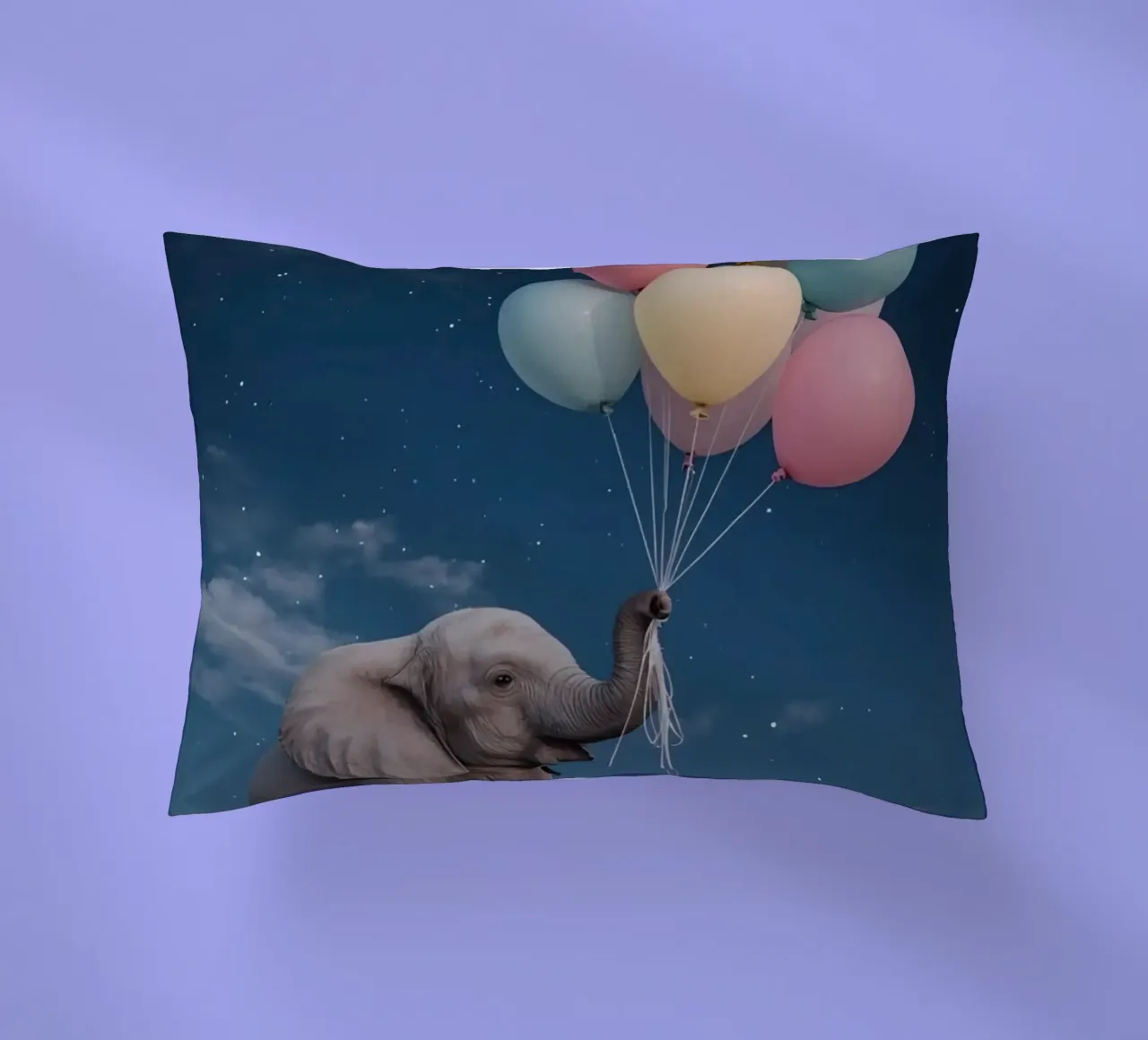 Elefante carino con palloncini in mano di notte cuscino da DesignDoodle