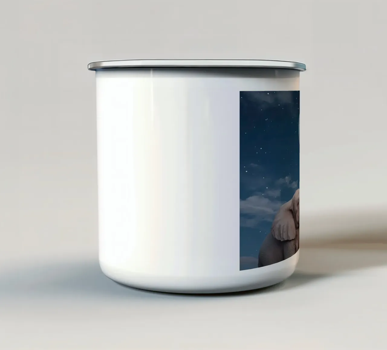 Elefante carino con palloncini in mano di notte tazza in smalto da DesignDoodle