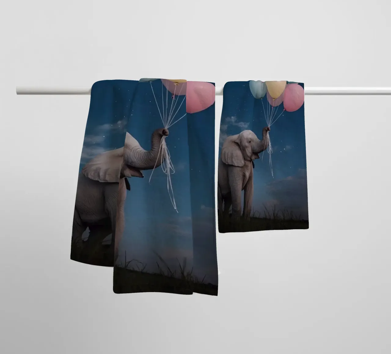 Elefante carino con palloncini in mano di notte asciugamano da bagno da DesignDoodle