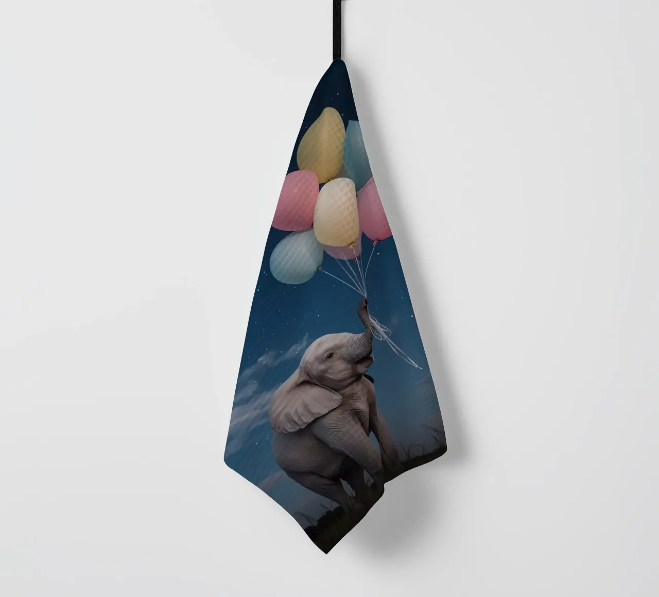 Elefante carino con palloncini in mano di notte canovaccio da cucina da DesignDoodle