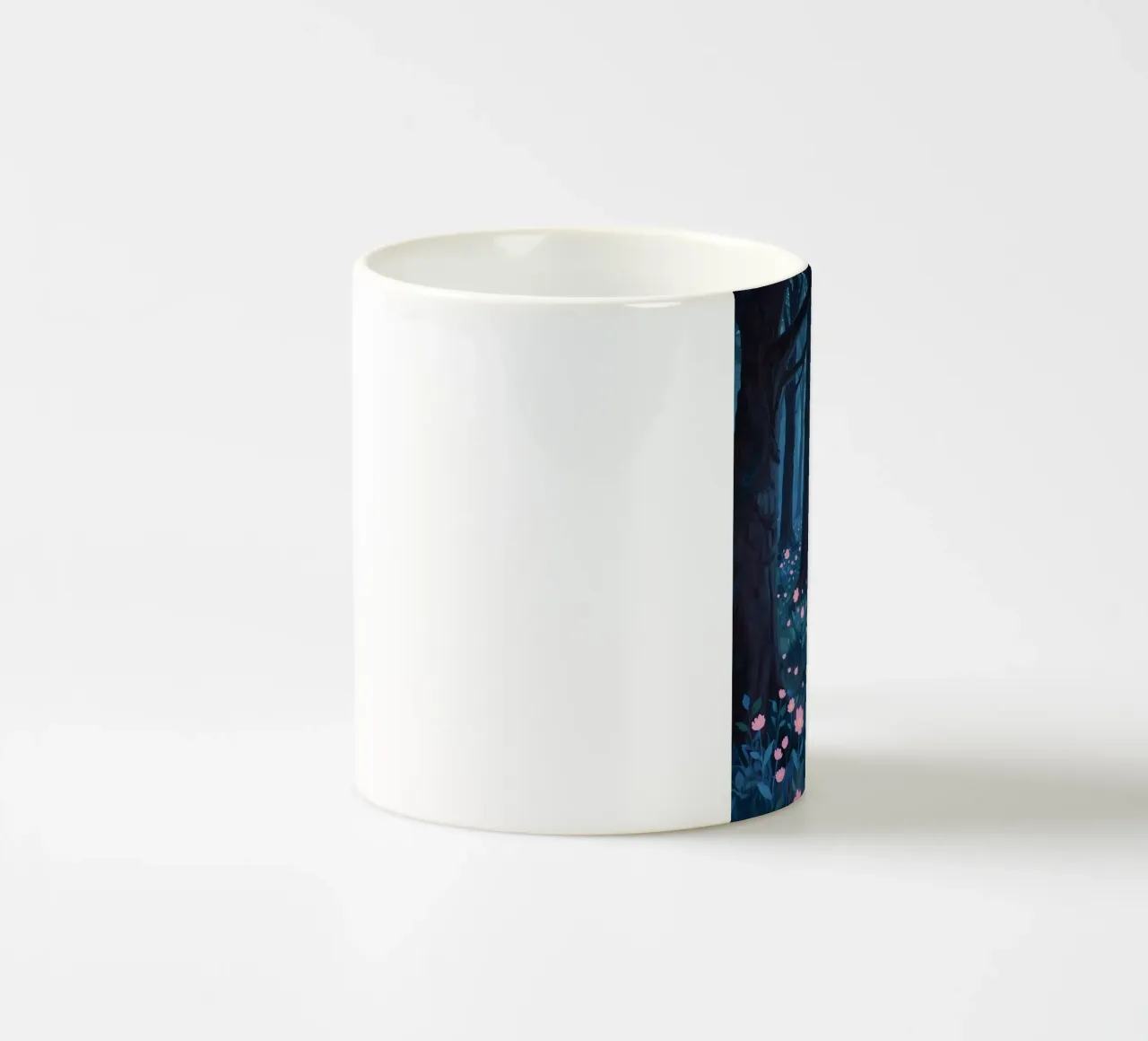 Sentiero forestale con fiori rosa e alberi scuri tazza in ceramica da DesignDoodle
