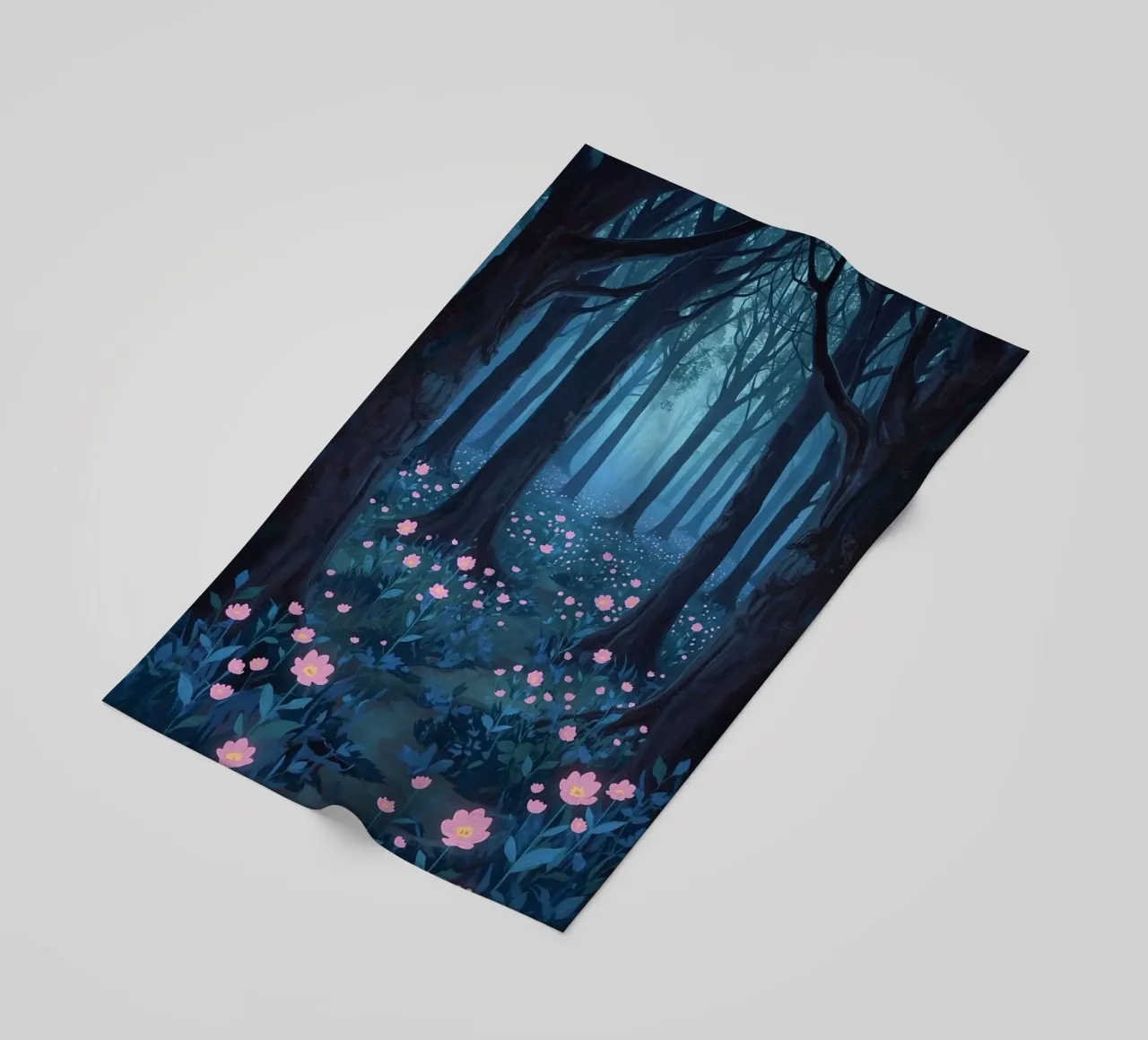 Sentiero forestale con fiori rosa e alberi scuri telo mare da DesignDoodle
